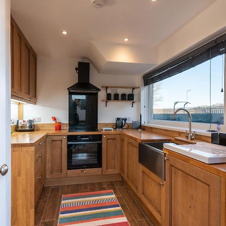 Port View House 3-Bedroom Self Catering Family Home With Garden Near Cardiff Exterior photo