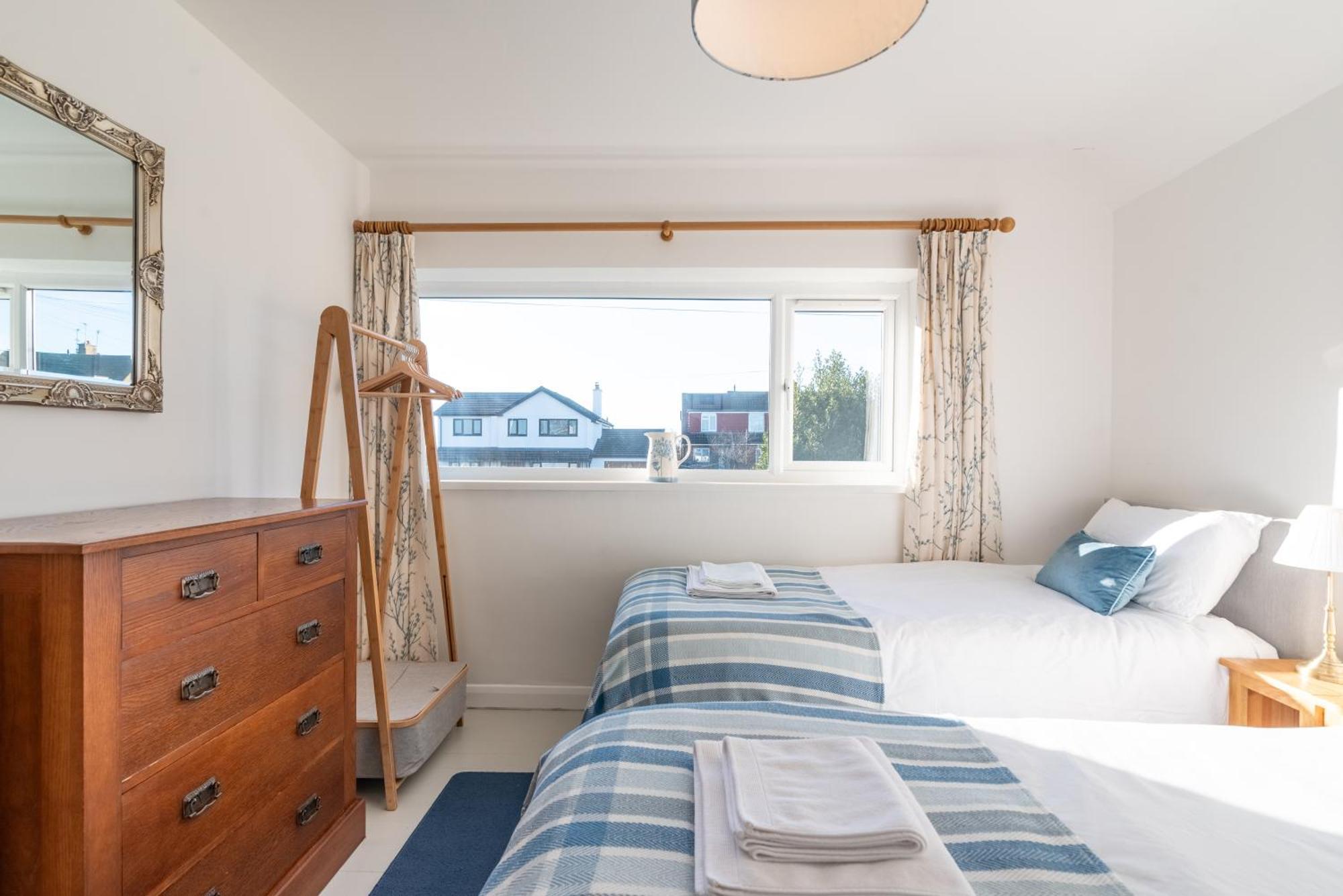 Port View House 3-Bedroom Self Catering Family Home With Garden Near Cardiff Exterior photo