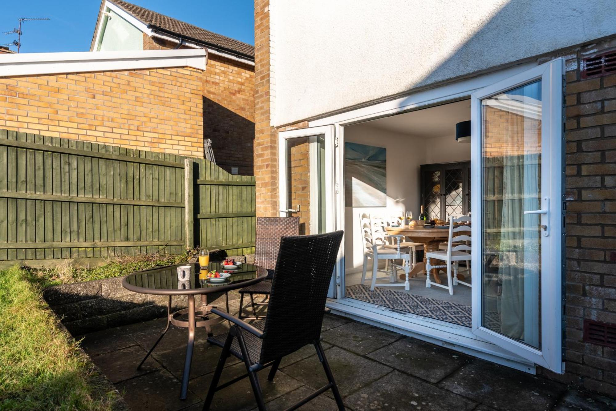 Port View House 3-Bedroom Self Catering Family Home With Garden Near Cardiff Exterior photo